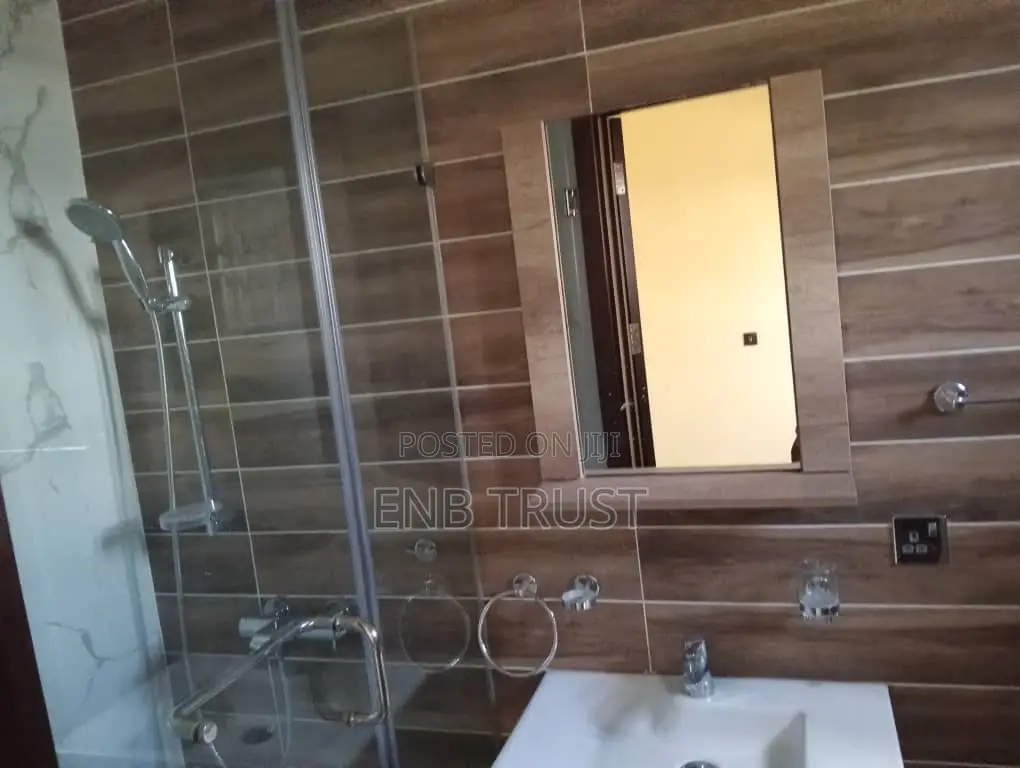 4bdrm Duplex in Tse Addo, Melcom for rent