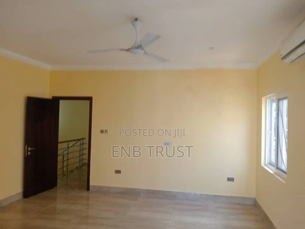 4bdrm Duplex in Tse Addo, Melcom for rent