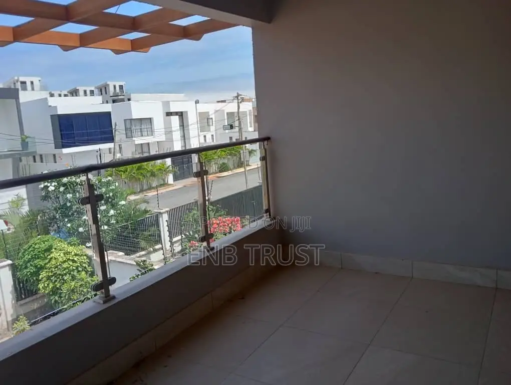 4bdrm Duplex in Tse Addo, Melcom for rent