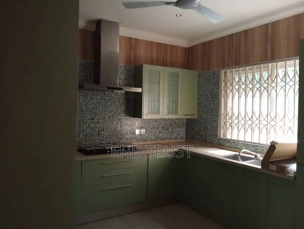 4bdrm Duplex in Tse Addo, Melcom for rent