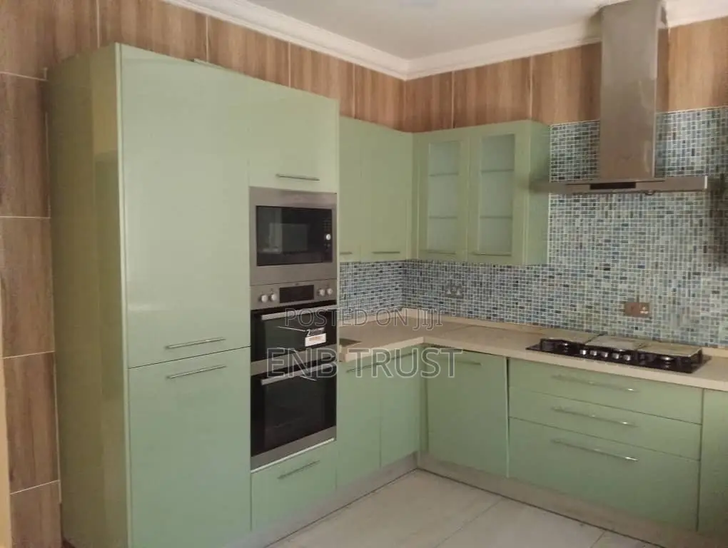 4bdrm Duplex in Tse Addo, Melcom for rent
