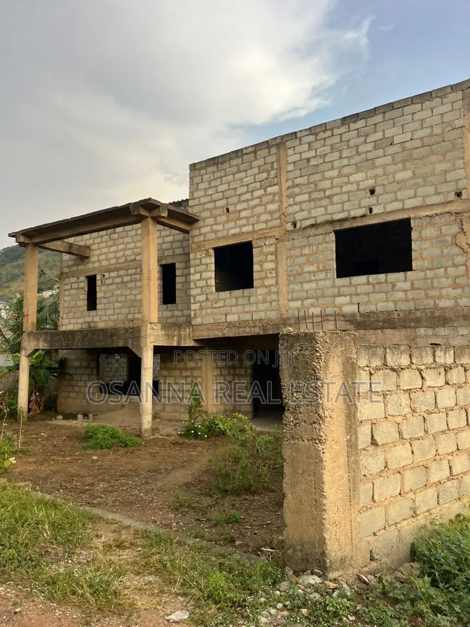 Plot of Land Uncompleted Building for Sale – Kwabenya