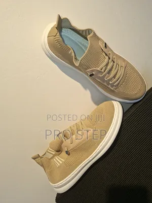 Fashionable Unisex Sneaker