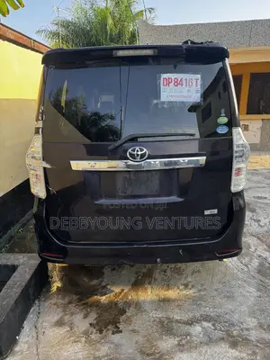 Toyota Voxy 2013 Black