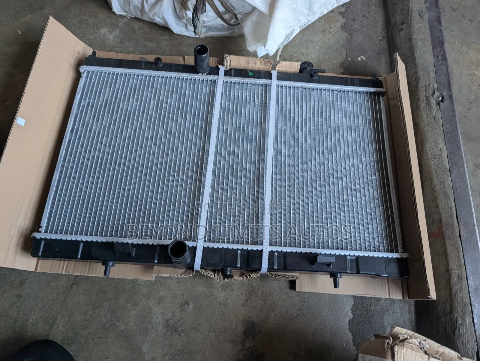 Nissan Rogue 2017 - 2022 Radiator / Water Tank