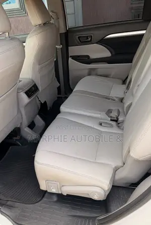 Toyota Highlander LE Plus 2019 White