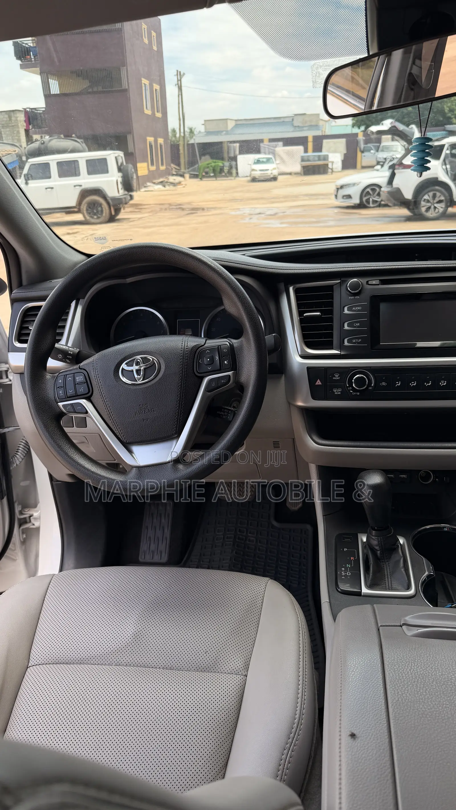 Toyota Highlander LE Plus 2019 White