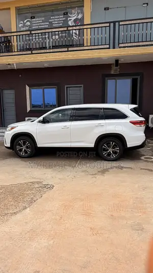Toyota Highlander LE Plus 2019 White