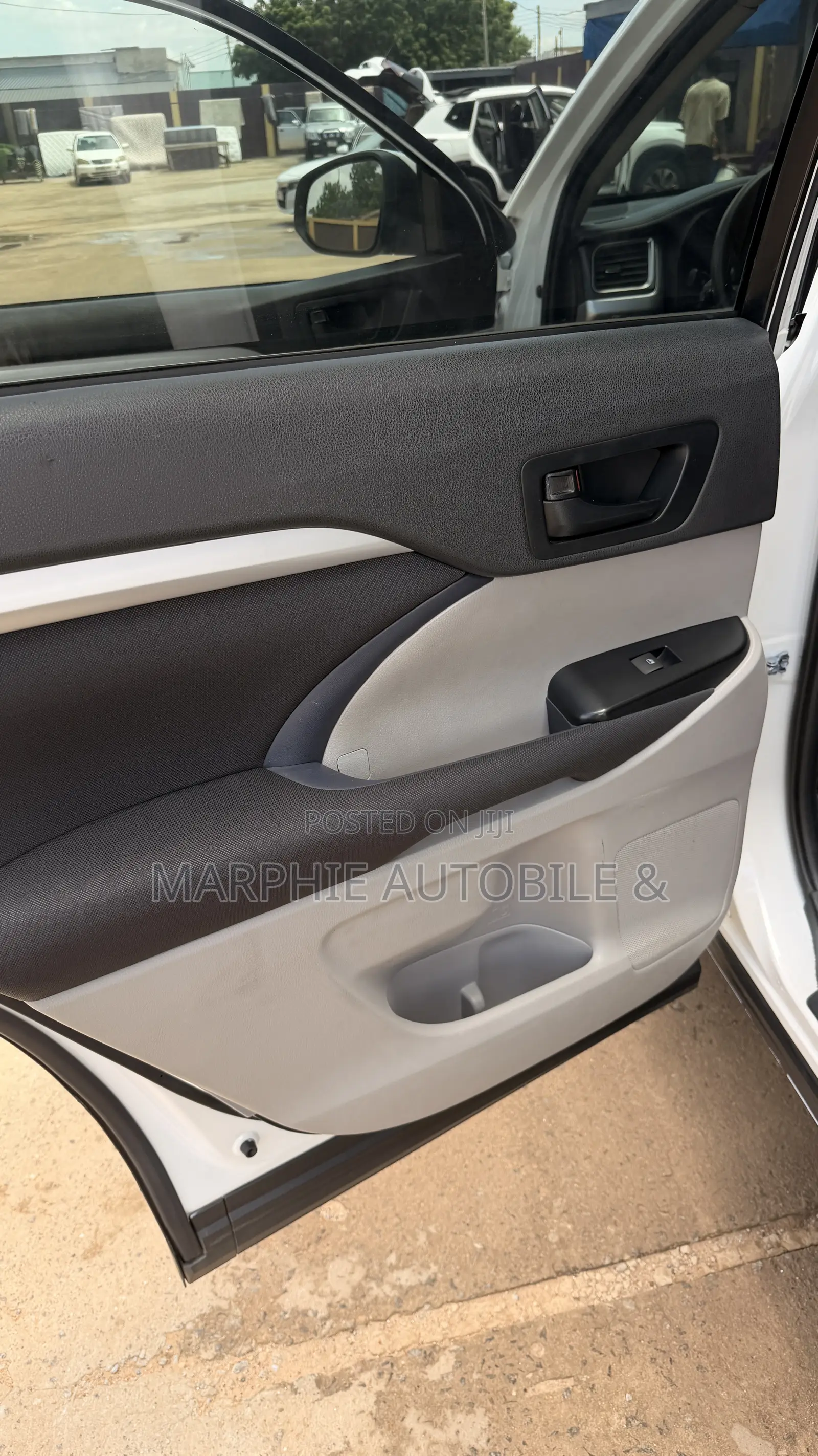 Toyota Highlander LE Plus 2019 White