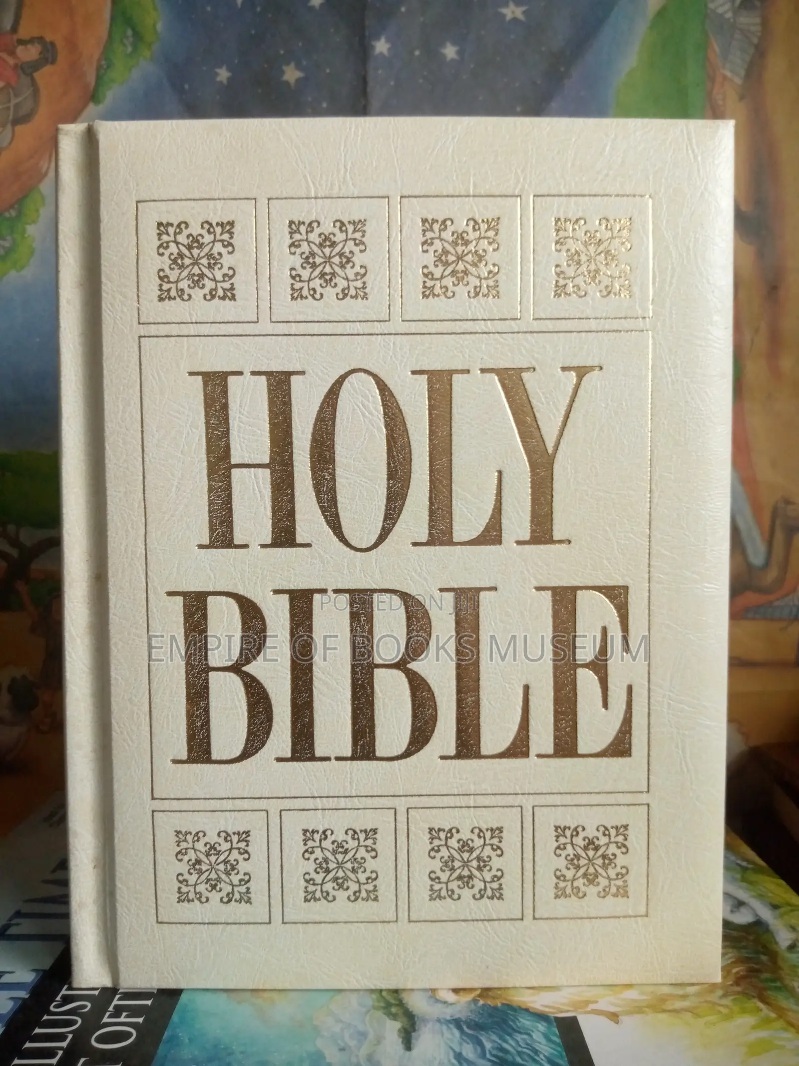 Family Holy Bible by Royal Publishing 1968