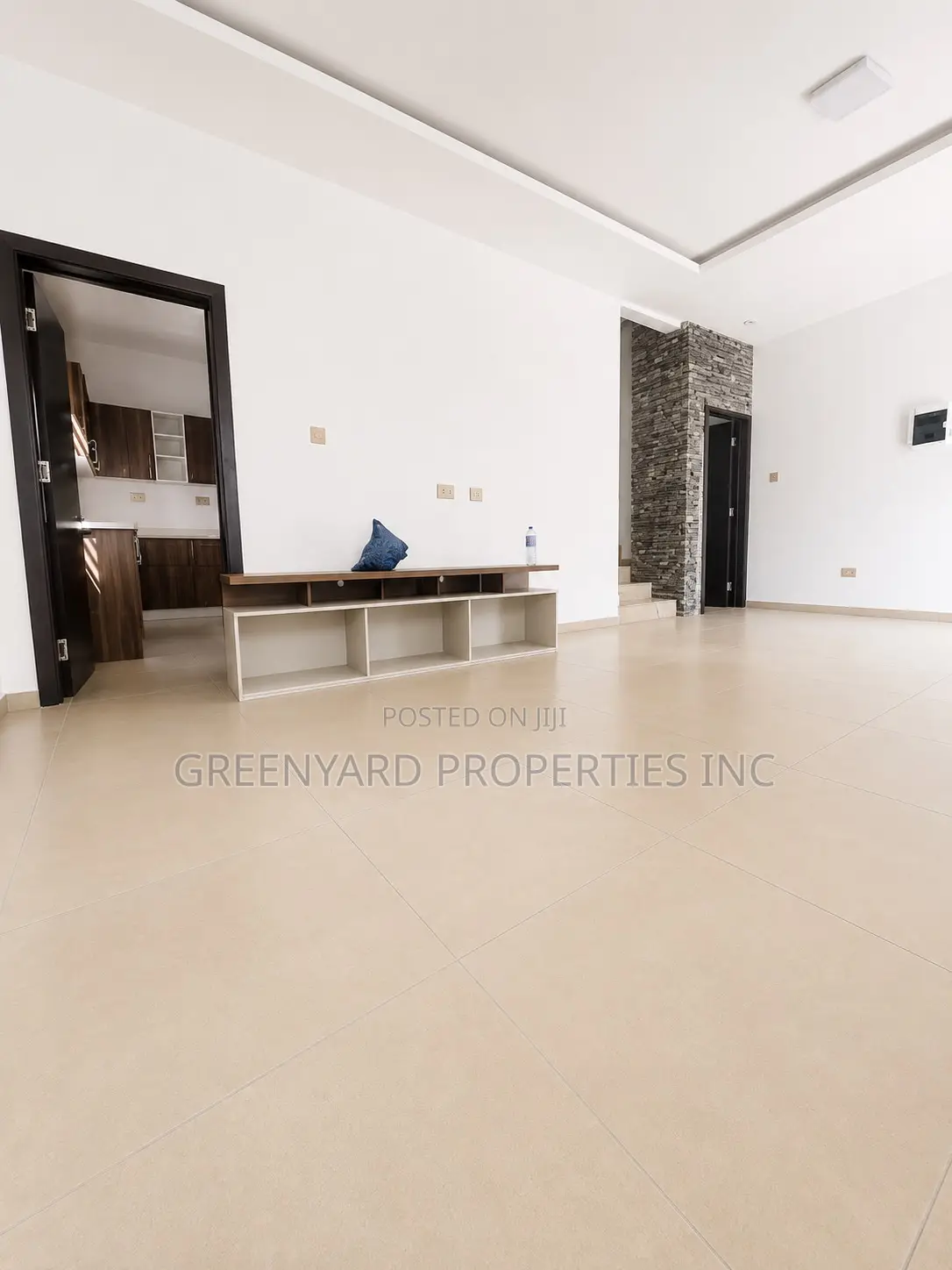 2bdrm Townhouse / Terrace in University Of, Madina for rent