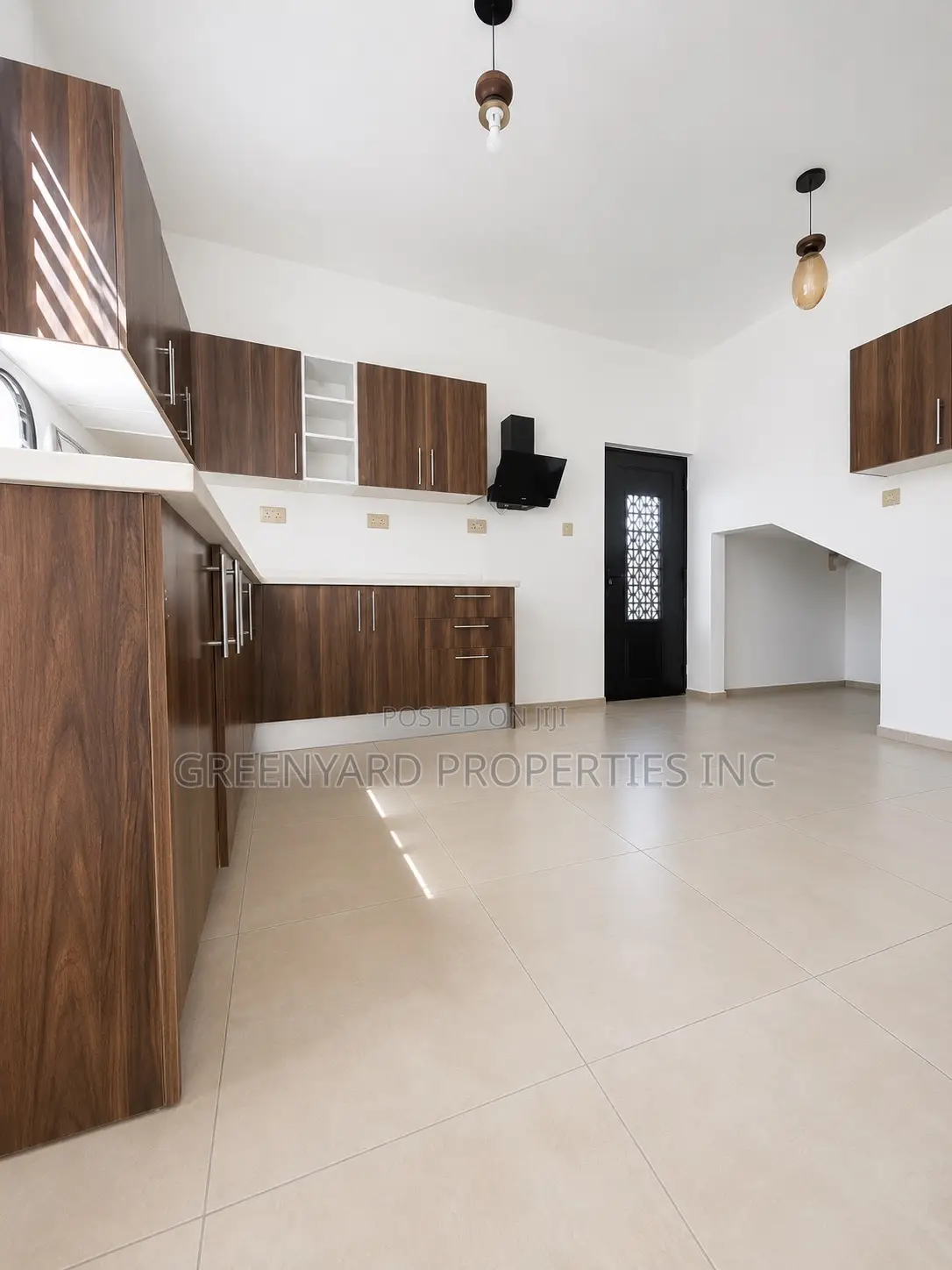 2bdrm Townhouse / Terrace in University Of, Madina for rent