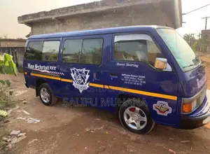 Nissan Caravan (Urvan) 2001 Blue