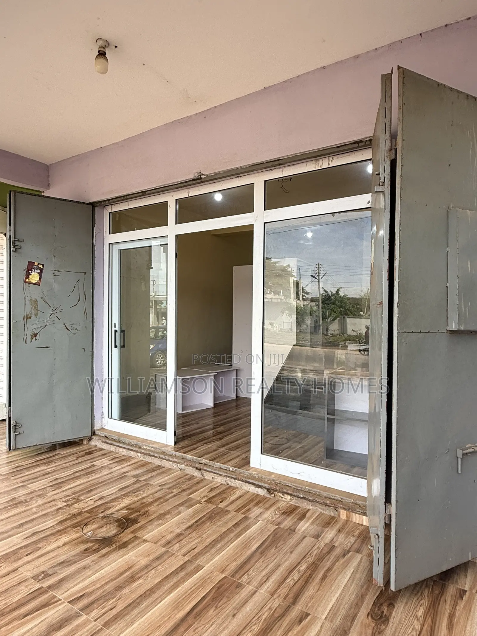 Downstairs Road Side Shop/Store/Office Space/Warehouse 4rent,Spintex