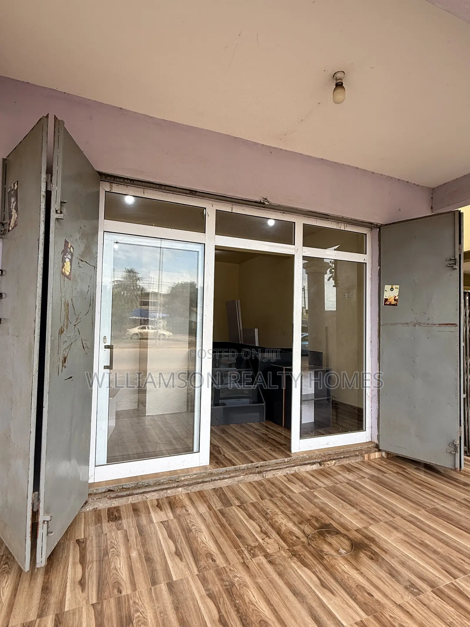 Downstairs Road Side Shop/Store/Office Space/Warehouse 4rent,Spintex