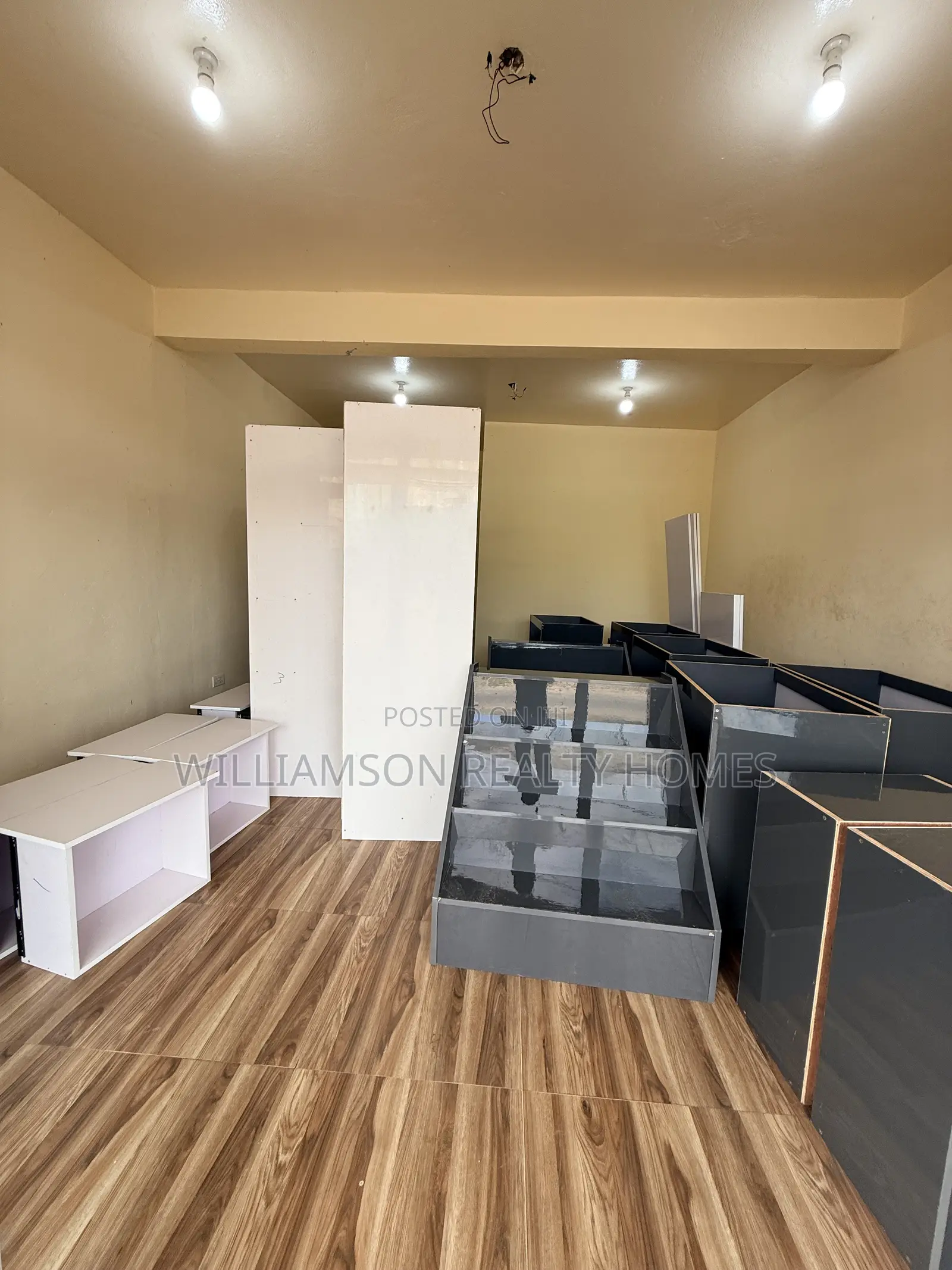 Downstairs Road Side Shop/Store/Office Space/Warehouse 4rent,Spintex