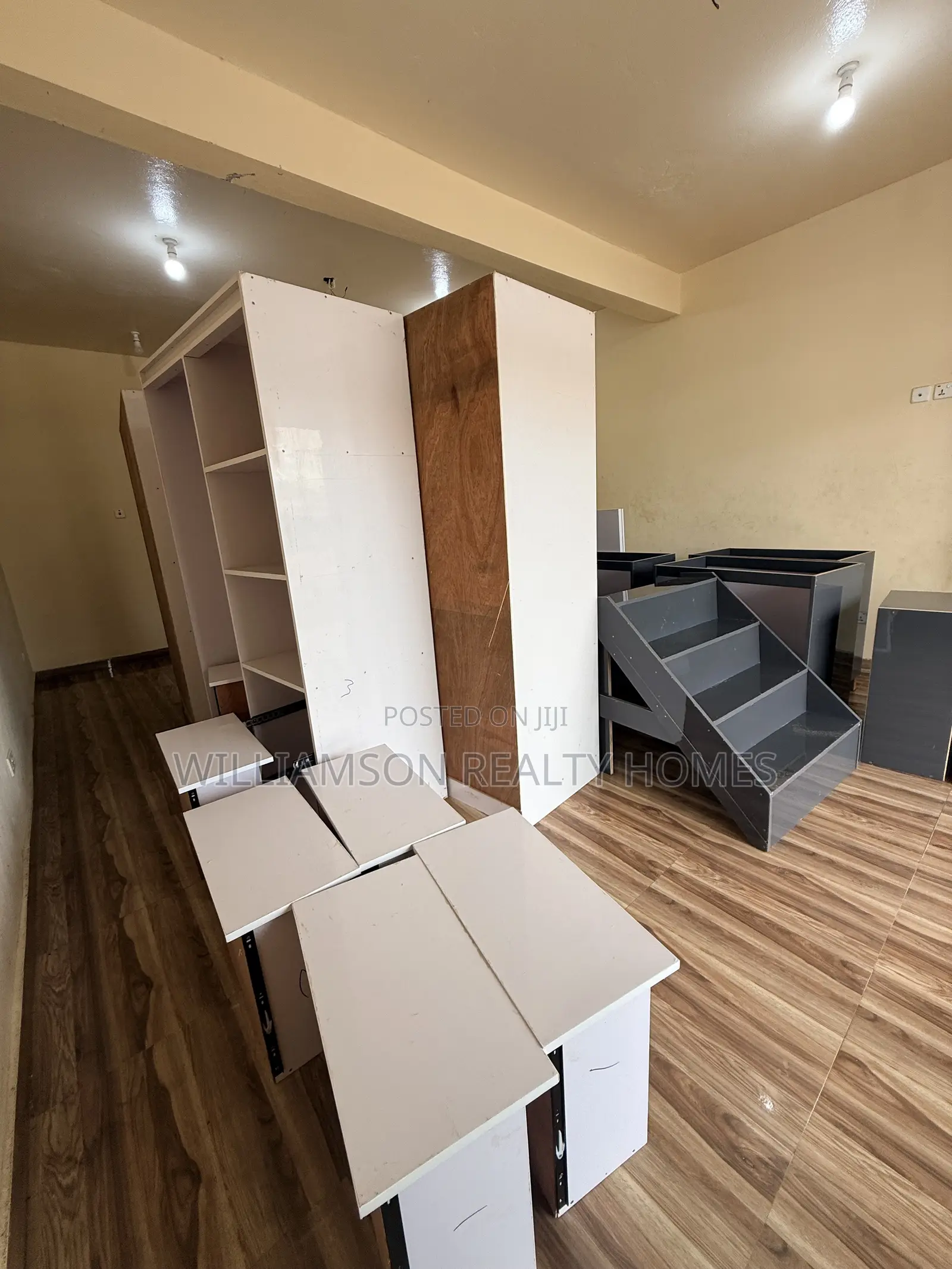 Downstairs Road Side Shop/Store/Office Space/Warehouse 4rent,Spintex