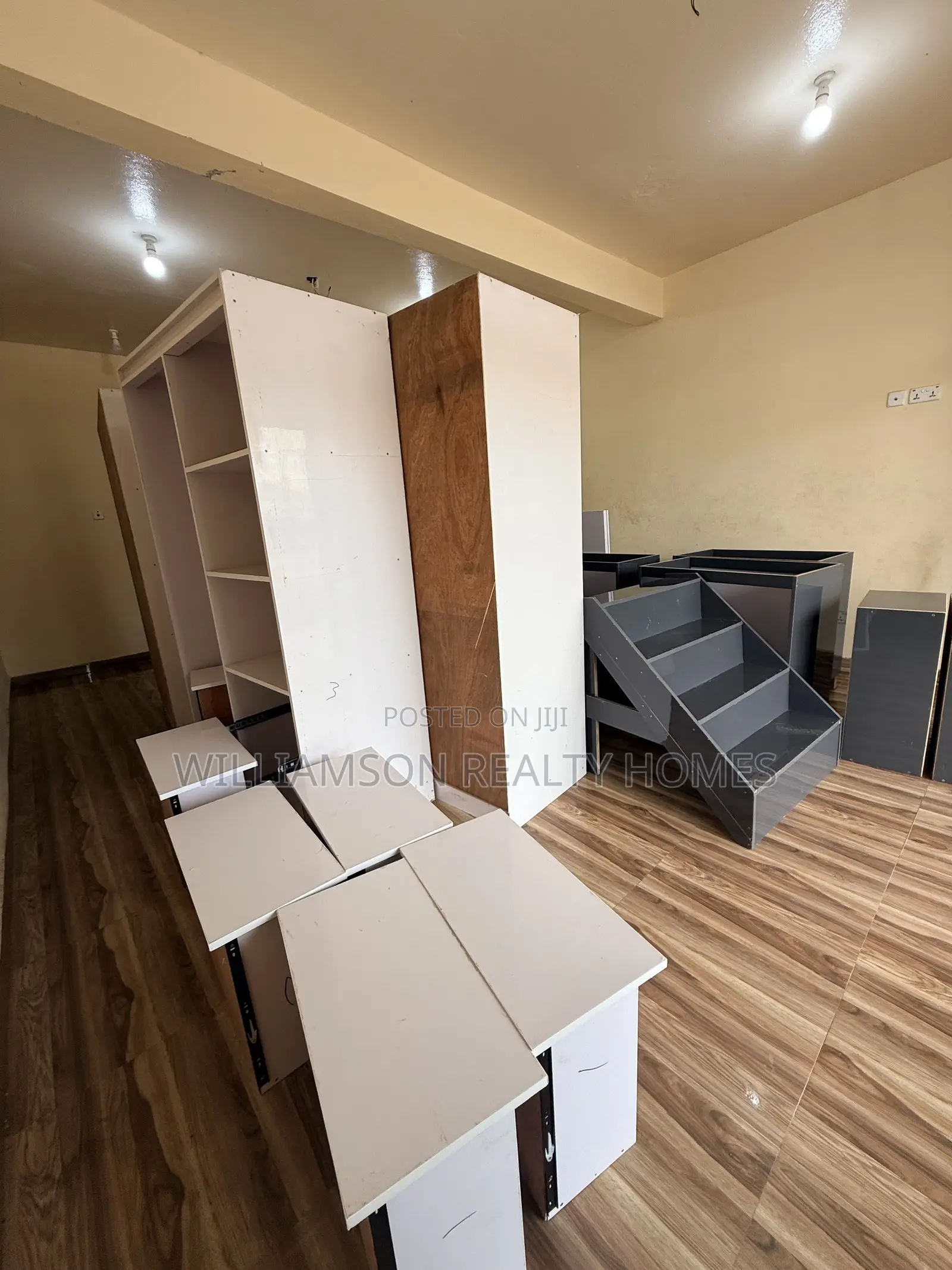 Downstairs Road Side Shop/Store/Office Space/Warehouse 4rent,Spintex