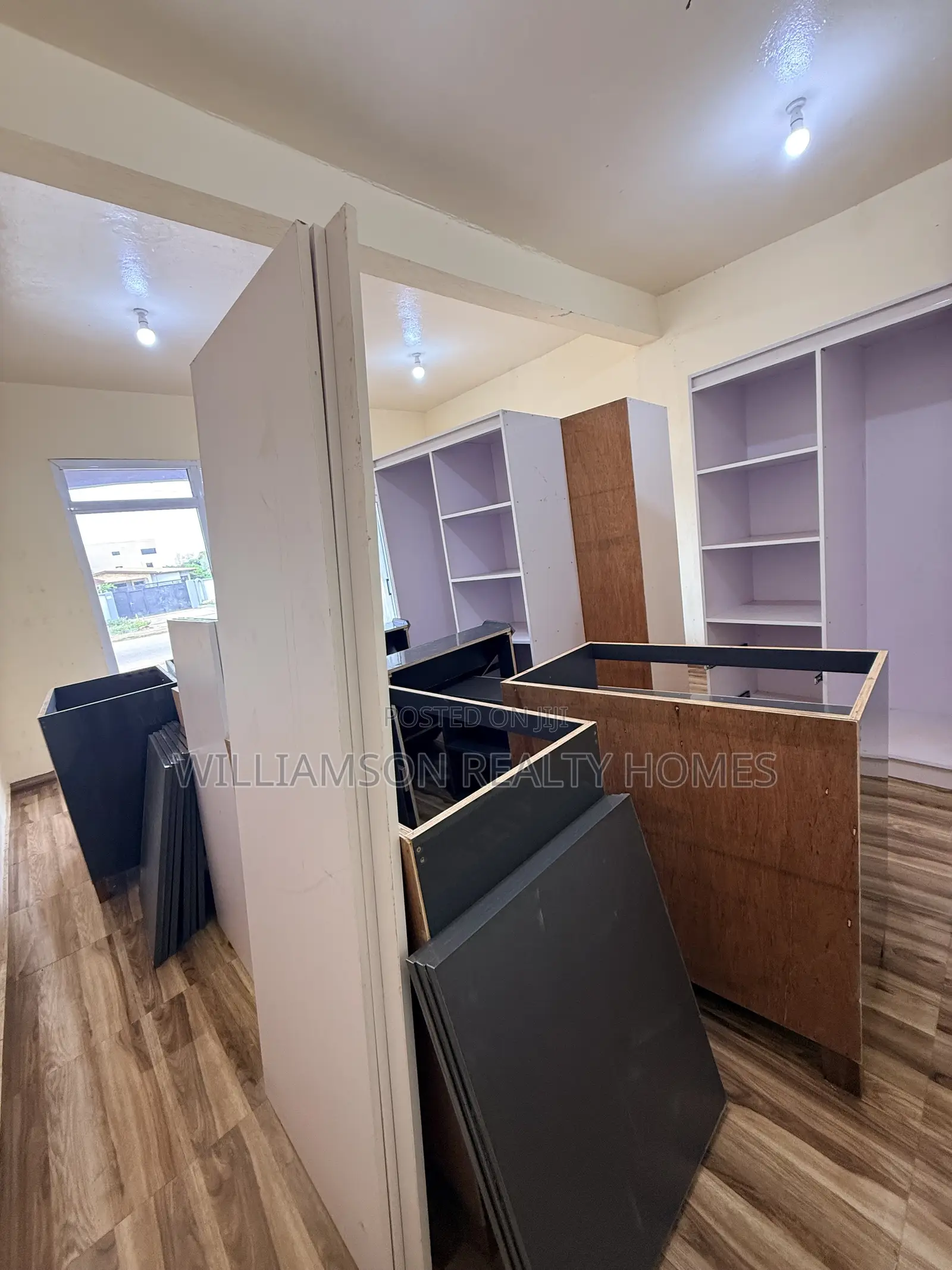 Downstairs Road Side Shop/Store/Office Space/Warehouse 4rent,Spintex