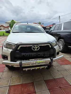 Toyota Hilux Revo Double Cab Petrol 2.7 AWD 2016 White