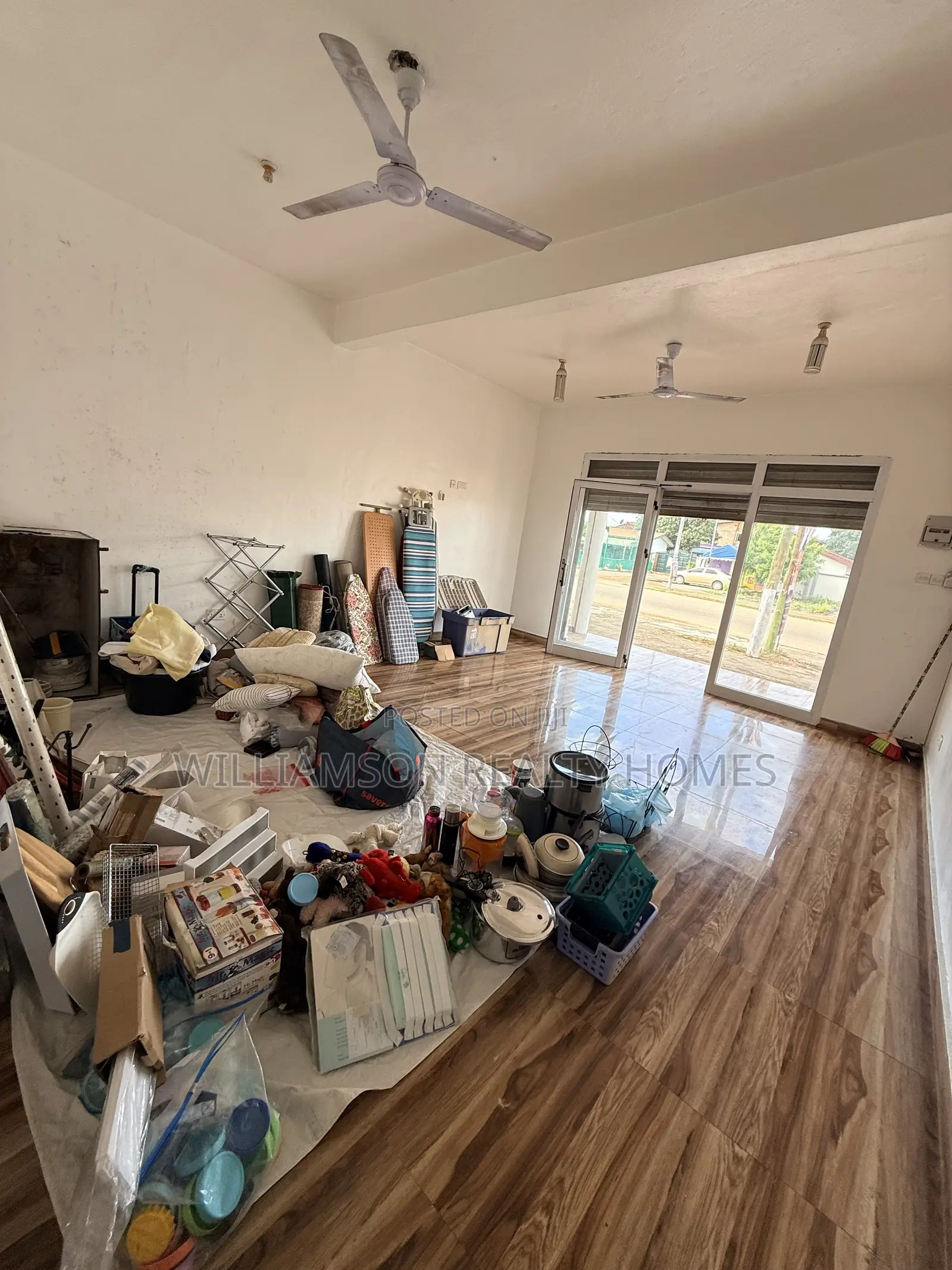 Downstairs Busy Shop/Store/Office Space/Showroom 4rent,Spintex
