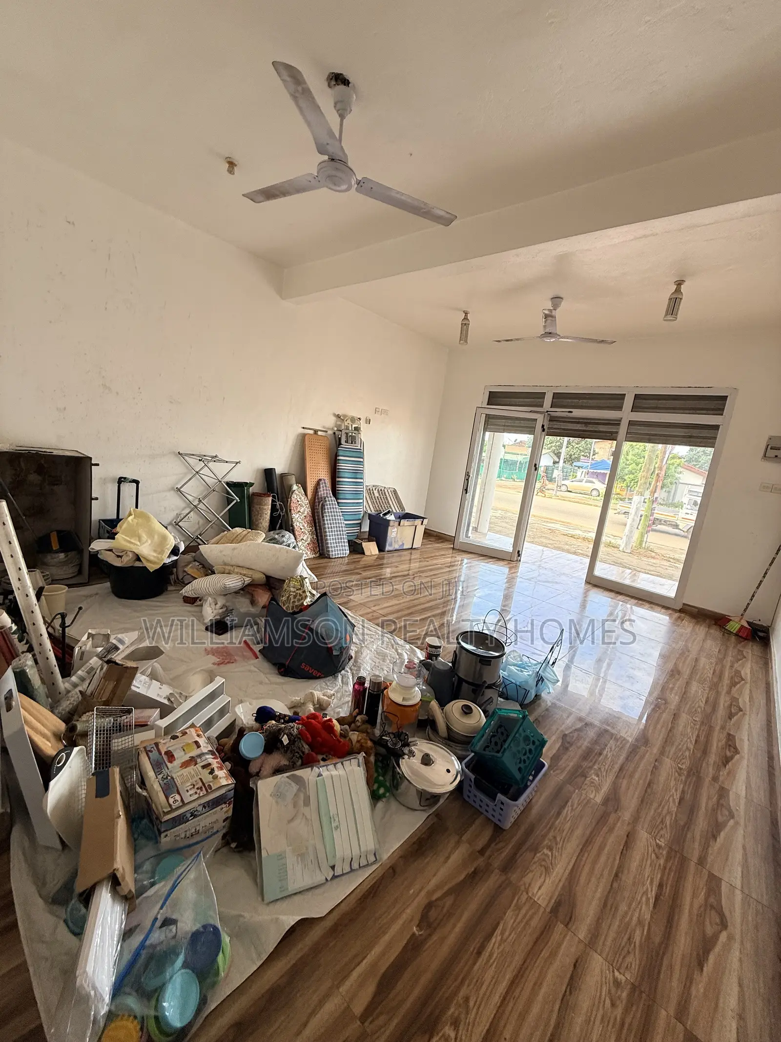 Downstairs Busy Shop/Store/Office Space/Showroom 4rent,Spintex