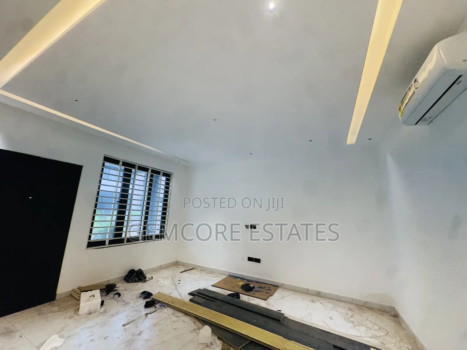 4bdrm Townhouse / Terrace in School Junction, Ashaley Botwe for rent
