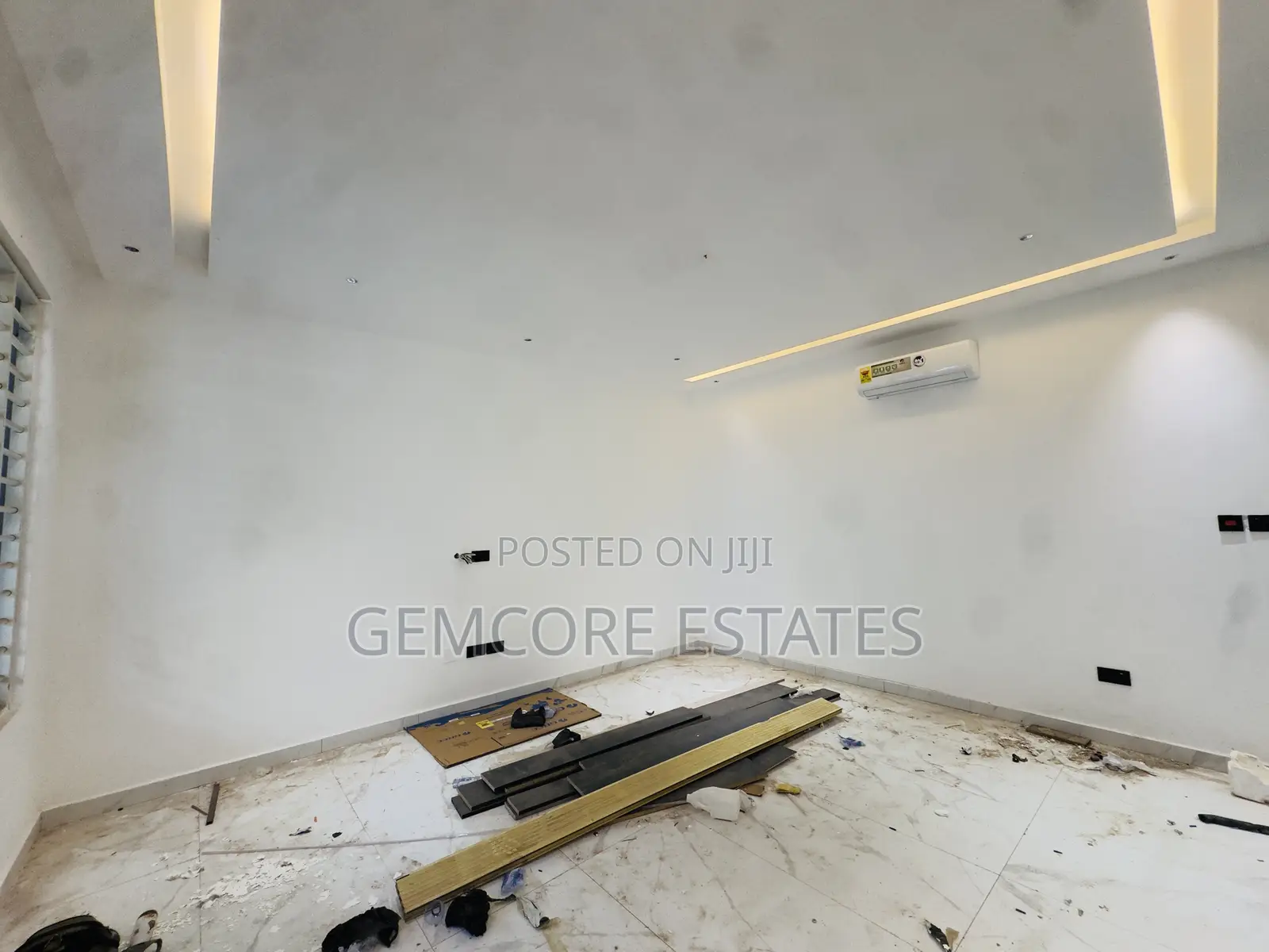 4bdrm Townhouse / Terrace in School Junction, Ashaley Botwe for rent