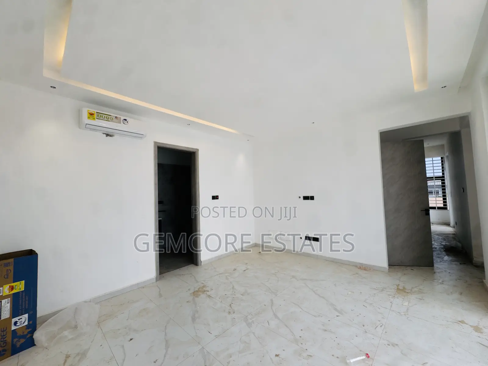 4bdrm Townhouse / Terrace in School Junction, Ashaley Botwe for rent