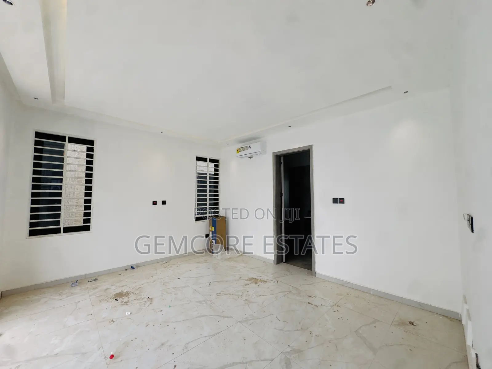 4bdrm Townhouse / Terrace in School Junction, Ashaley Botwe for rent