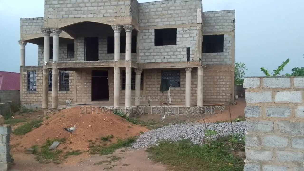 9bdrm House in Sefdard Properties, Amasaman for sale