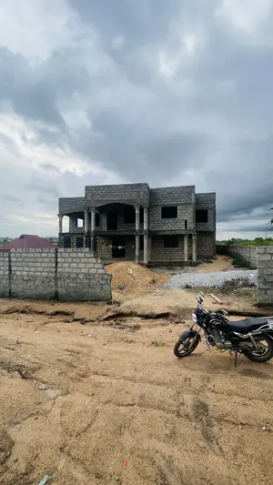 9bdrm House in Sefdard Properties, Amasaman for sale