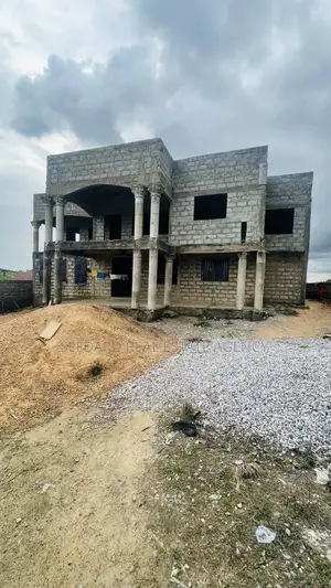 9bdrm House in Sefdard Properties, Amasaman for sale