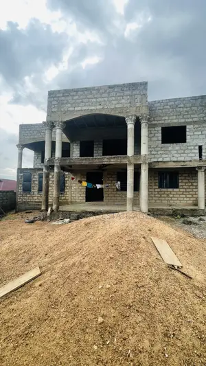 9bdrm House in Sefdard Properties, Amasaman for sale