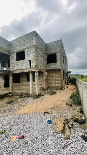 9bdrm House in Sefdard Properties, Amasaman for sale