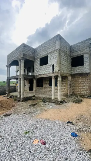 9bdrm House in Sefdard Properties, Amasaman for sale