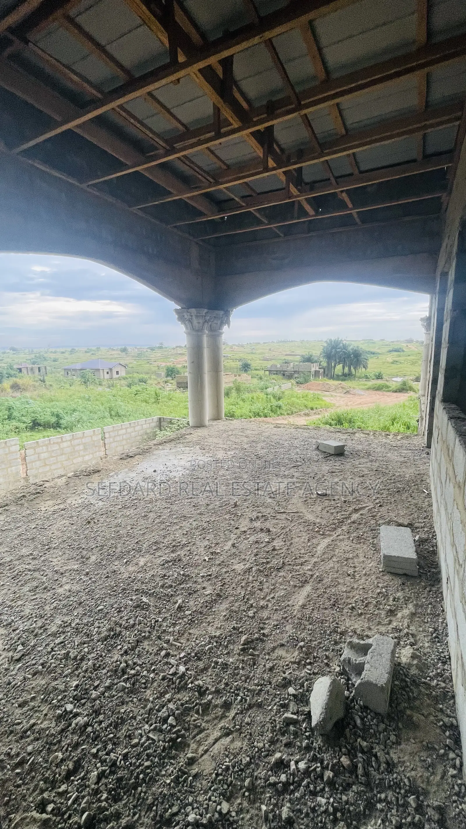 9bdrm House in Sefdard Properties, Amasaman for sale