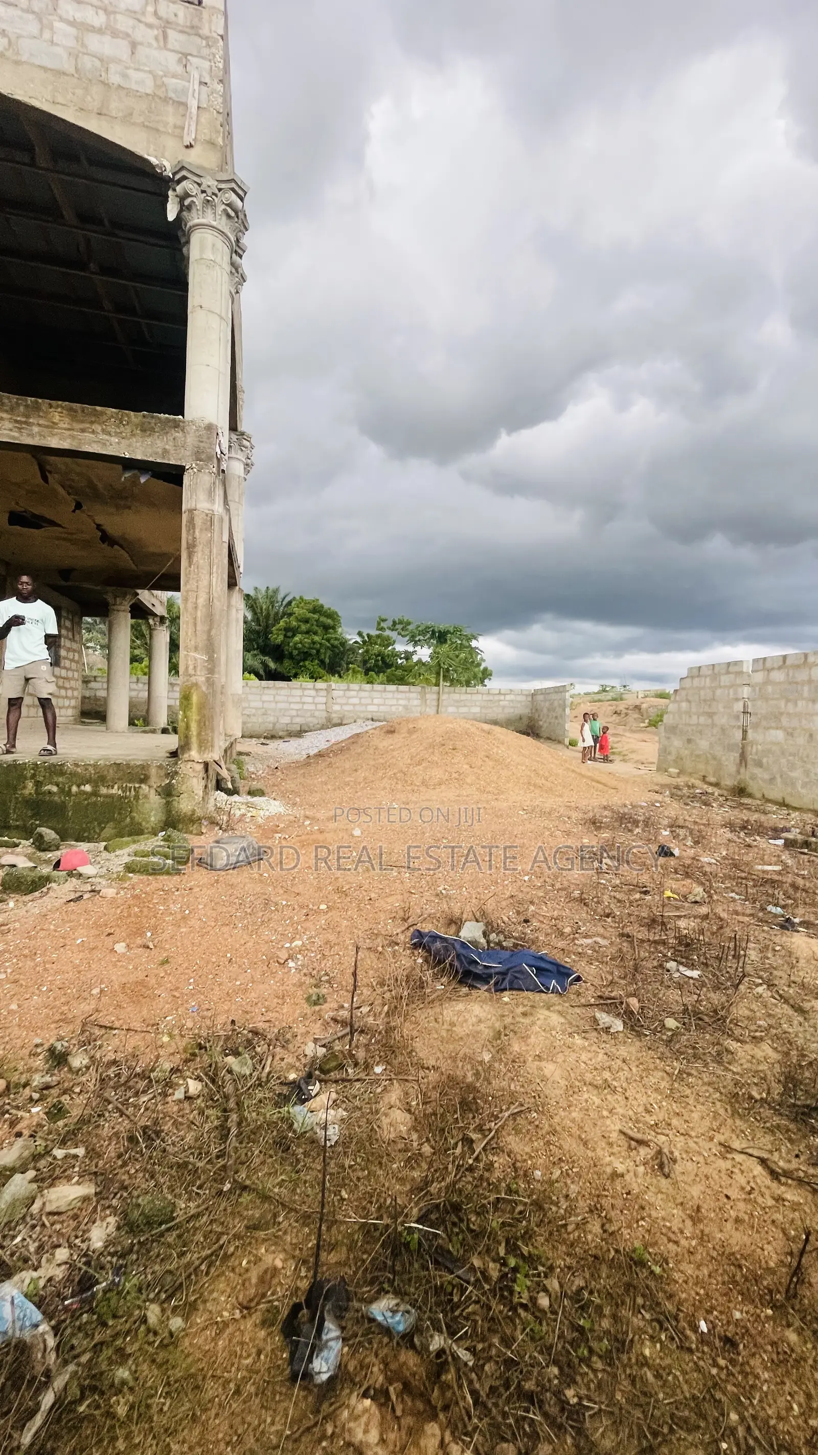 9bdrm House in Sefdard Properties, Amasaman for sale