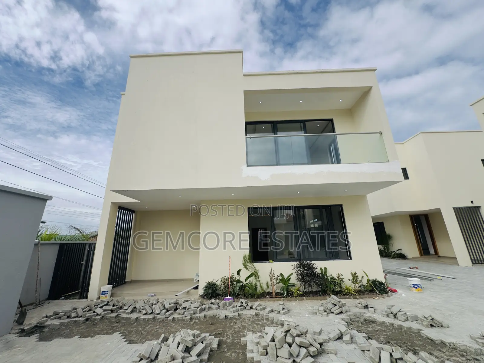 4bdrm Townhouse / Terrace in East Legon for rent