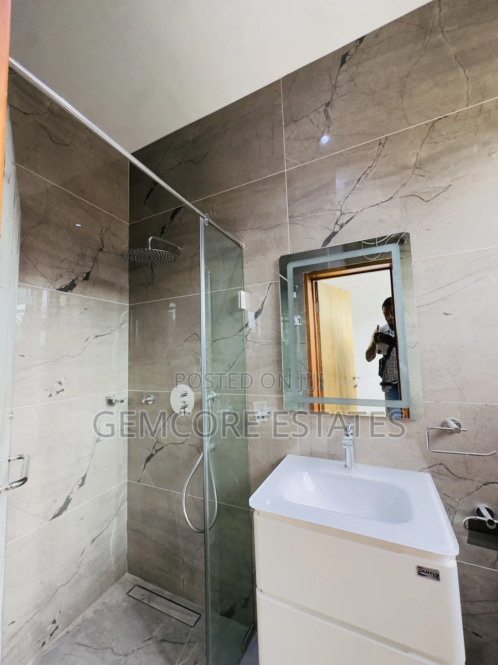 4bdrm Townhouse / Terrace in East Legon for rent
