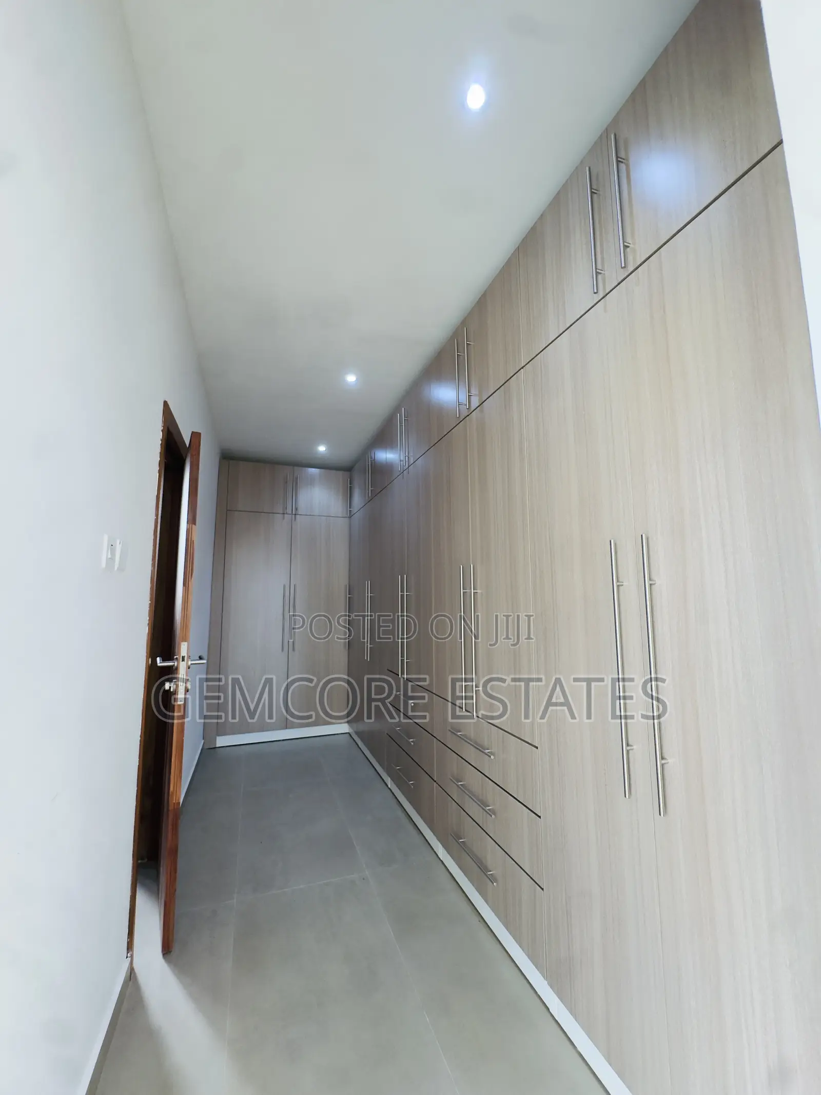 4bdrm Townhouse / Terrace in East Legon for rent