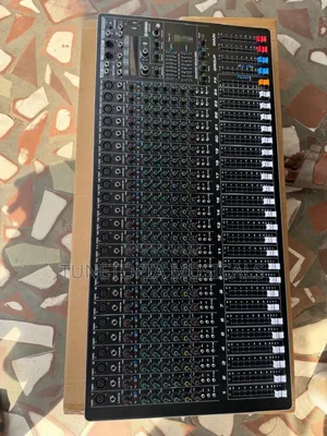 Yamaha SMX-2400 Professional 24-Channel Analog Mixer
