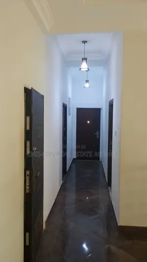 5bdrm Duplex in Chislon Brokers, West Hills Mall Area for rent