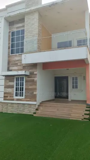 5bdrm Duplex in Chislon Brokers, West Hills Mall Area for rent