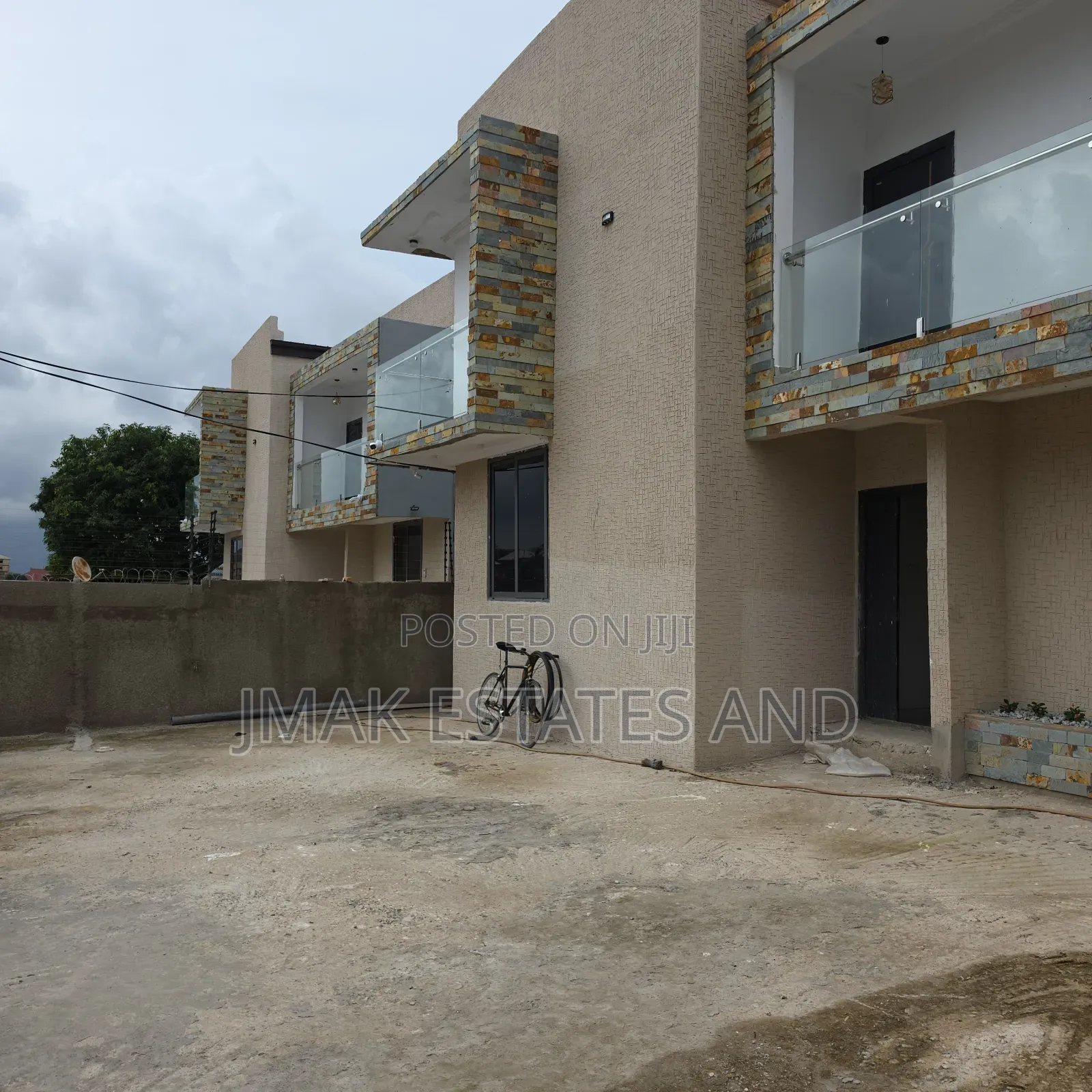 5bdrm House in Jmak, Kumasi Metropolitan for sale