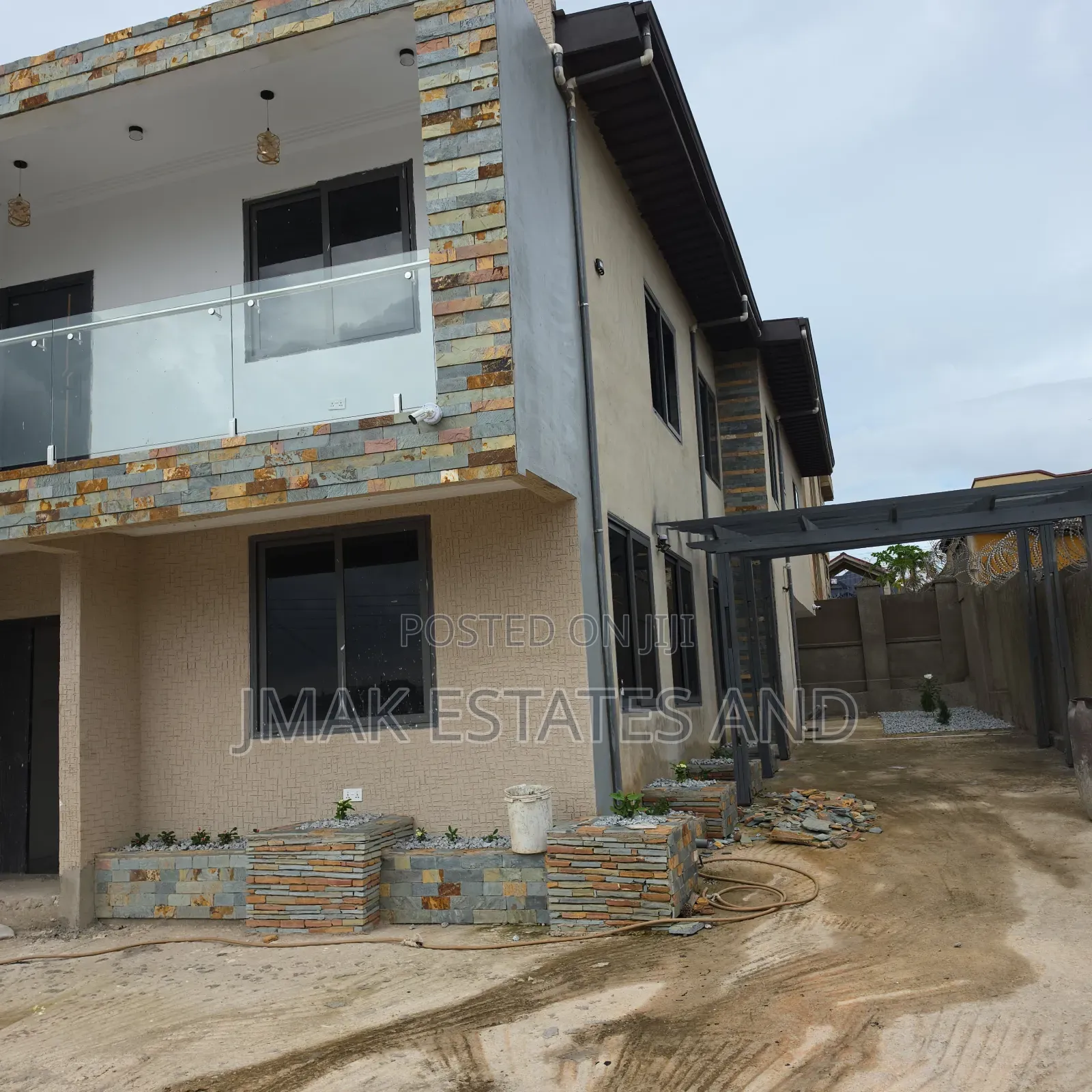 5bdrm House in Jmak, Kumasi Metropolitan for sale