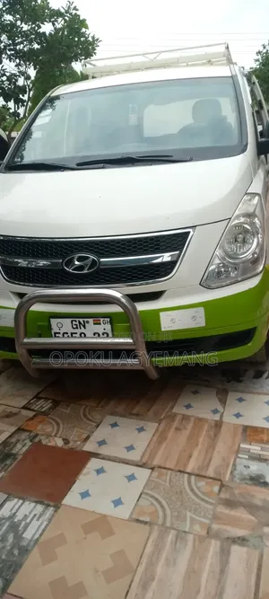 Hyundai Starex 2011 White
