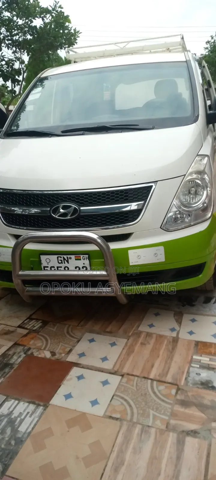 Hyundai Starex 2011 White
