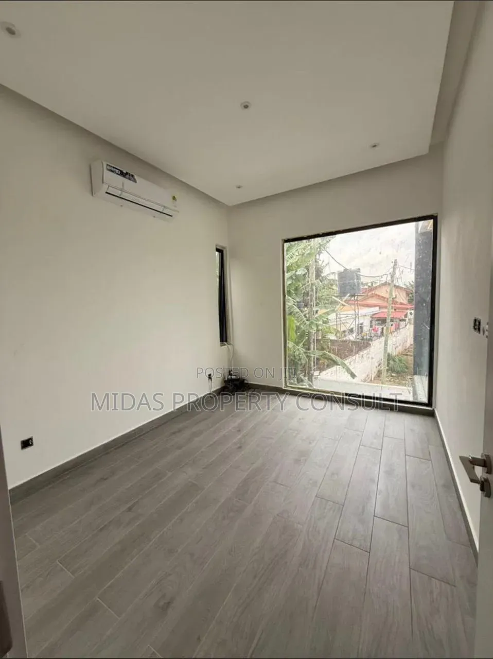 4bdrm House in Dzorwulu for sale