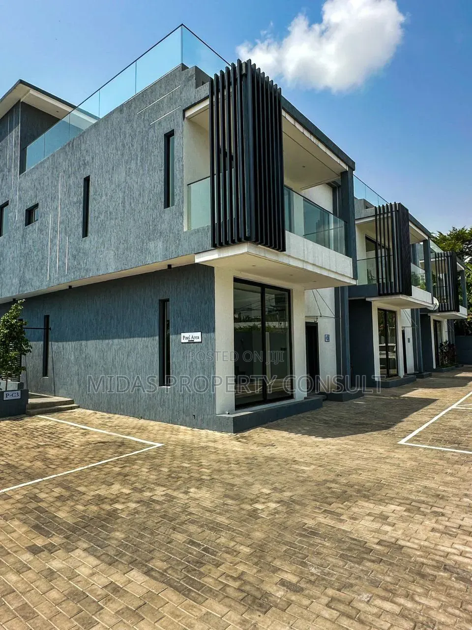 4bdrm House in Dzorwulu for sale
